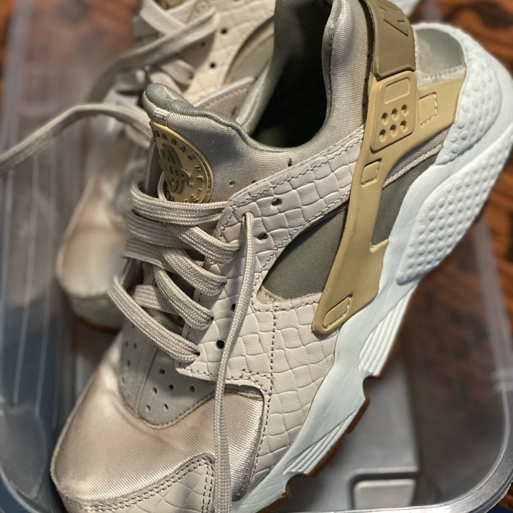 Nike Air Huarache Size 8.5W - Picture 2 of 6